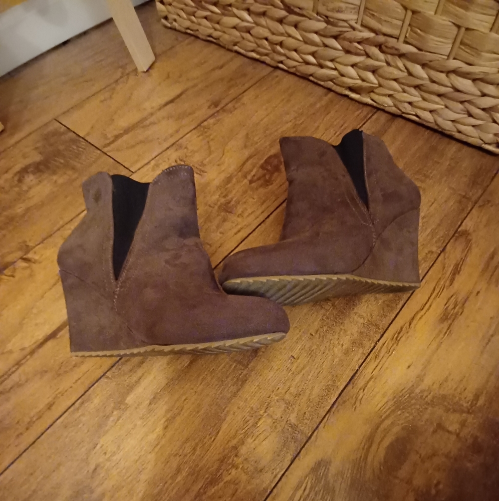 Wedge Boots .... 😍 CUTE
